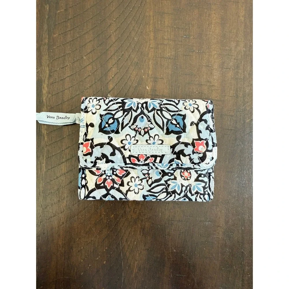 #P- 005- Vera Bradley Blue White Floral Medallion Quilted Wallet 27589-V76